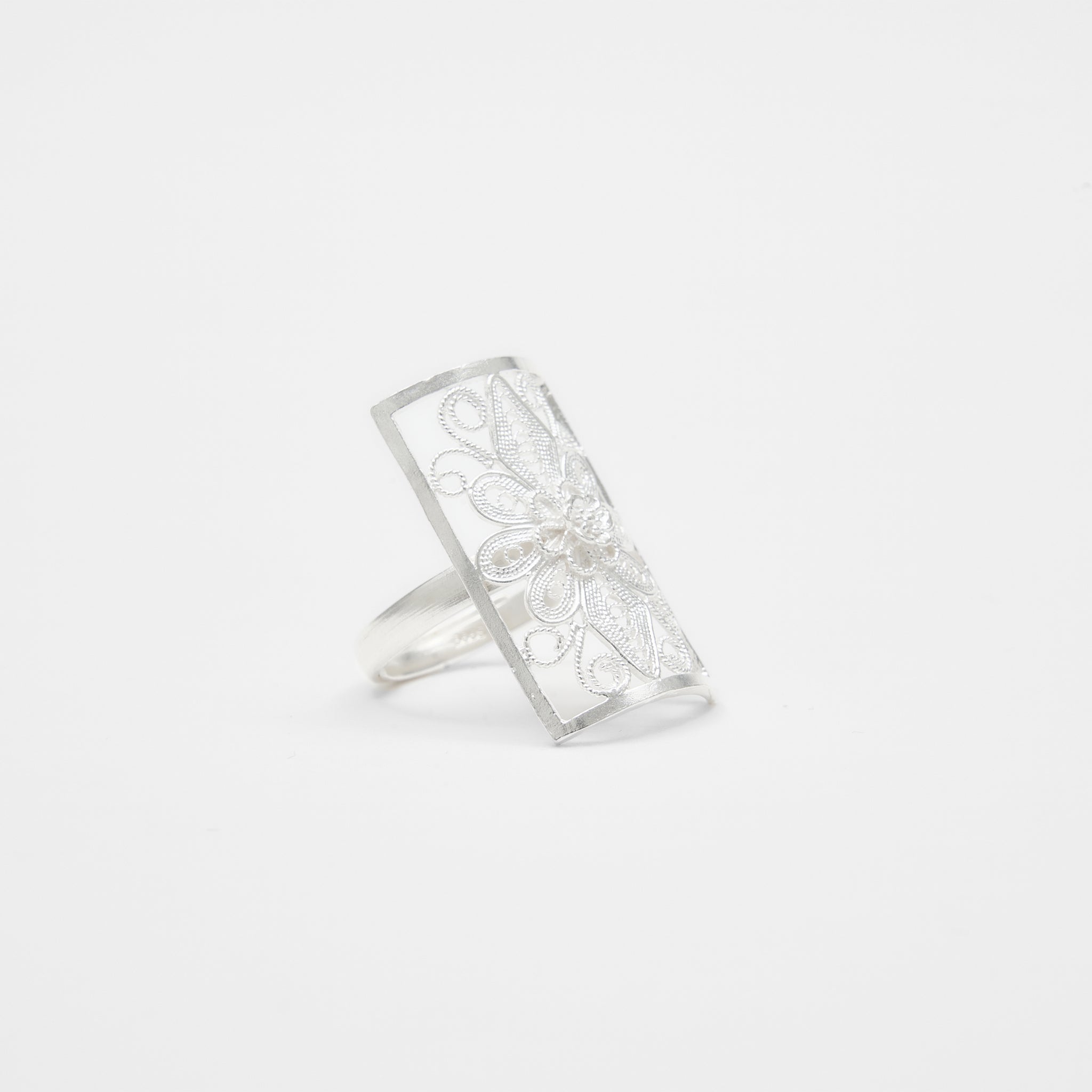 Side view of Ebnix vintage Classic Filigree Band Ring, featuring intricate silver floral filigree.